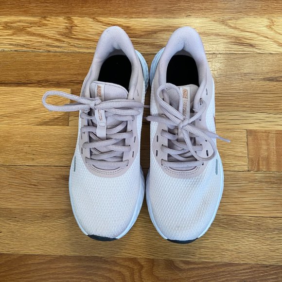 Women's Revolution 5 Medium/Wide Running Shoe - Picture 2 of 3